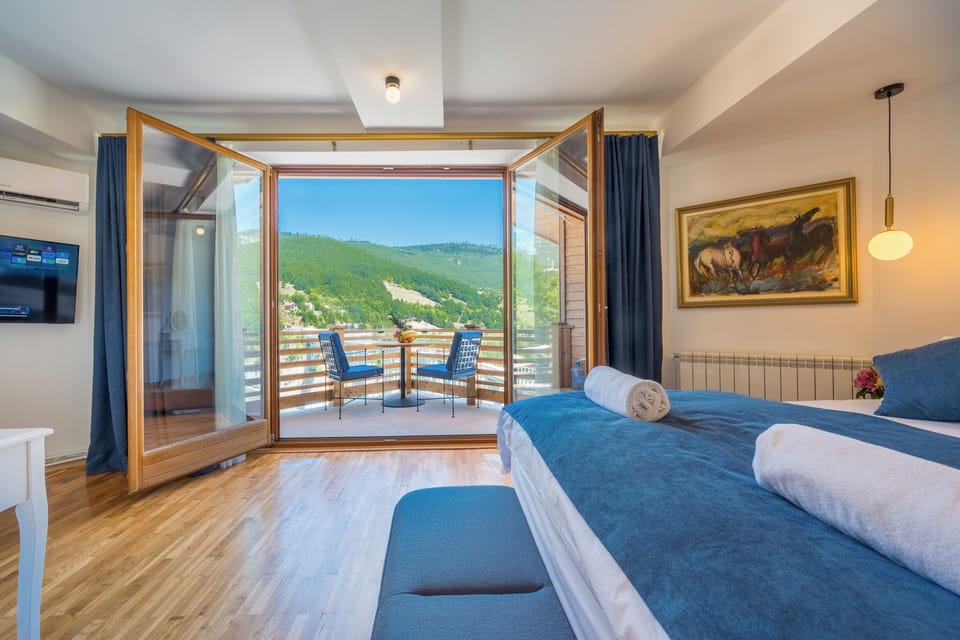 Double Room, Mountain View | WiFi (free)