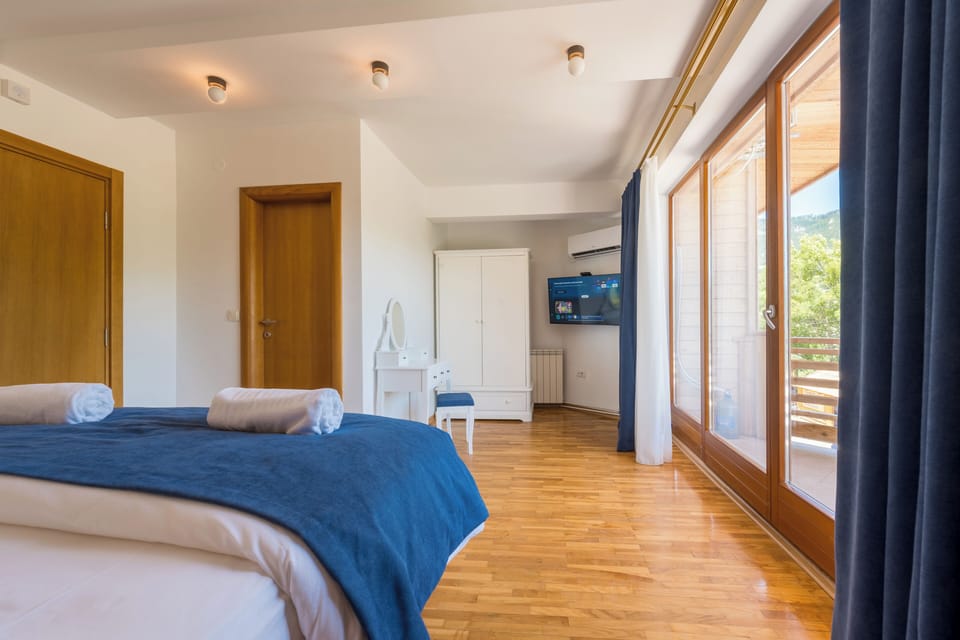 Double Room, Mountain View | WiFi (free)