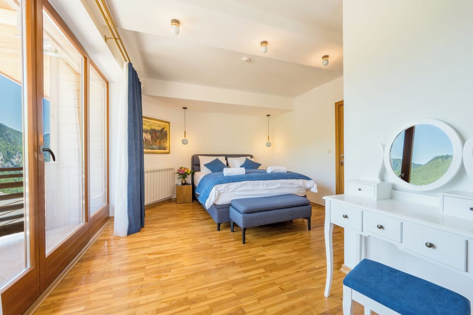 Double Room, Mountain View | WiFi (free)