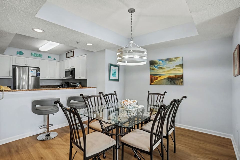 Dining/Kitchen Area