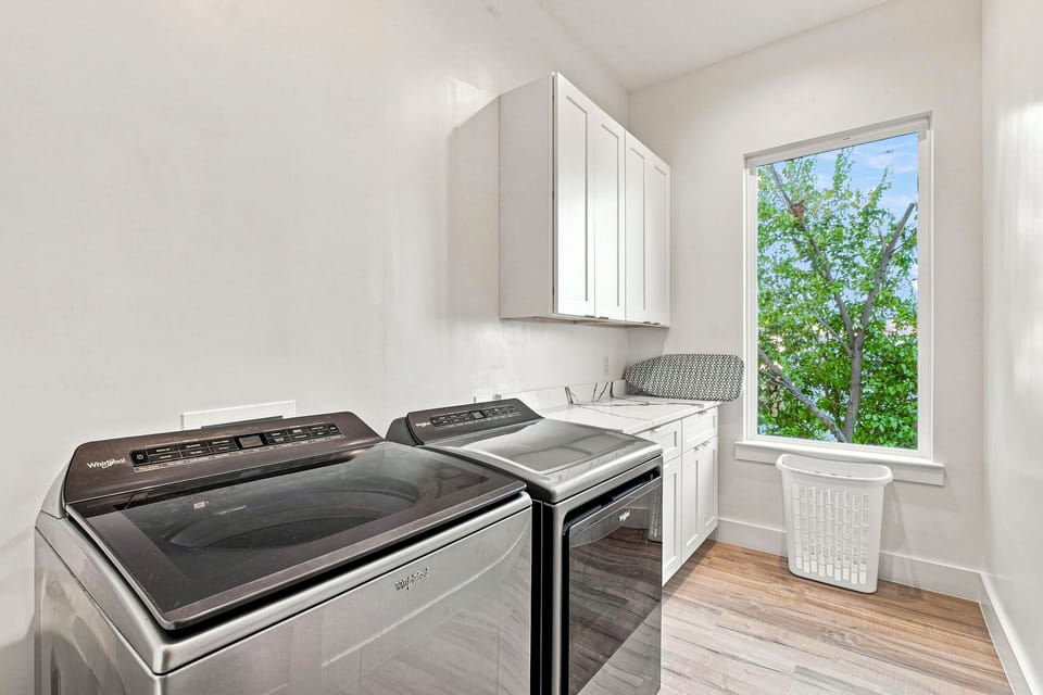 Streamline your stay with modern appliances and a bright view of nature!