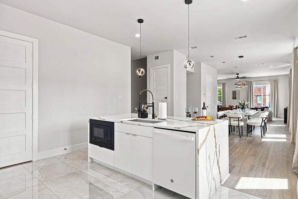 Sleek design, marble finishes, and all you need for culinary adventures!