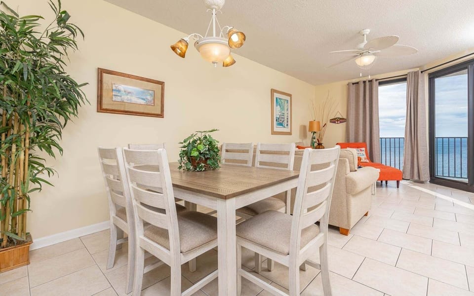 Condo, 2 Bedrooms | Dining