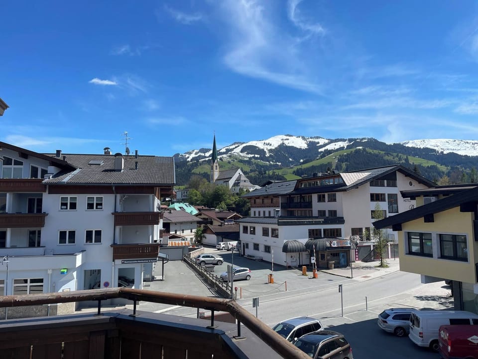 View over Kirchberg in Tirol, matching a central rental near the train station, Schatzerlift, supermarket and KitzSki.