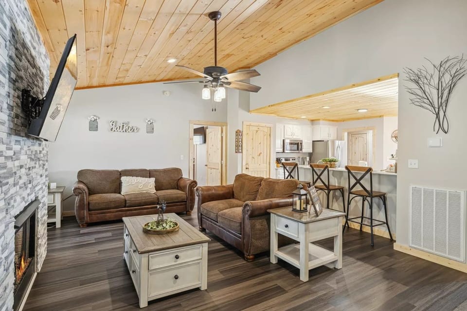 Cabin, 3 Bedrooms | Living area | Smart TV