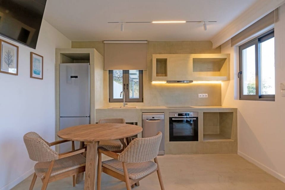 Includes a dishwasher and Nespresso machine to keep morning routines simple.
