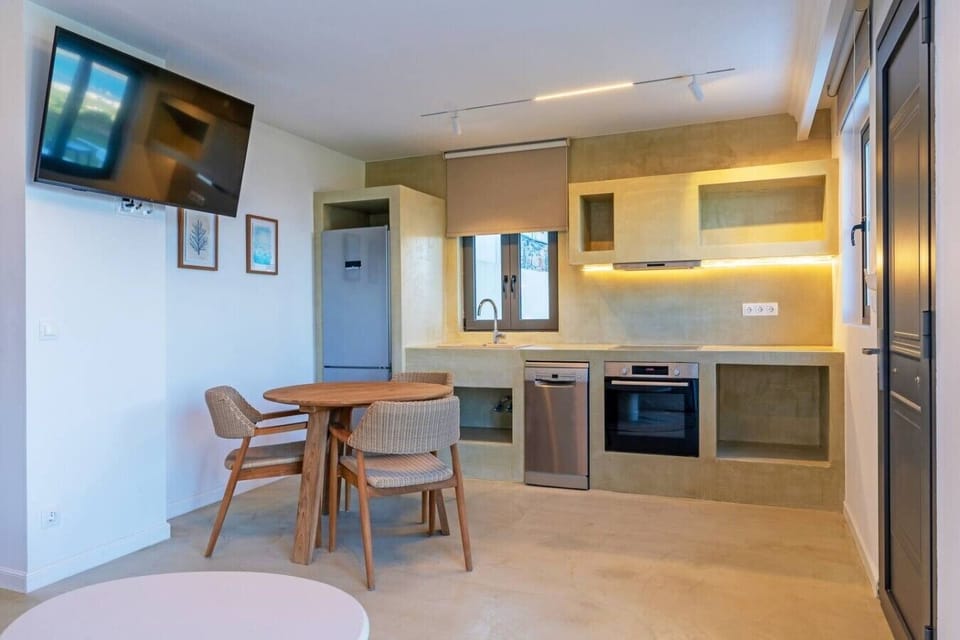 Complete with full-sized modern appliances, including a cooker and fridge-freezer.