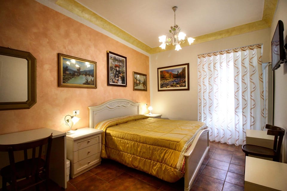 Comfort Studio, 1 Double Bed, Ensuite, Annex Building | Premium bedding, down comforters, minibar, individually decorated