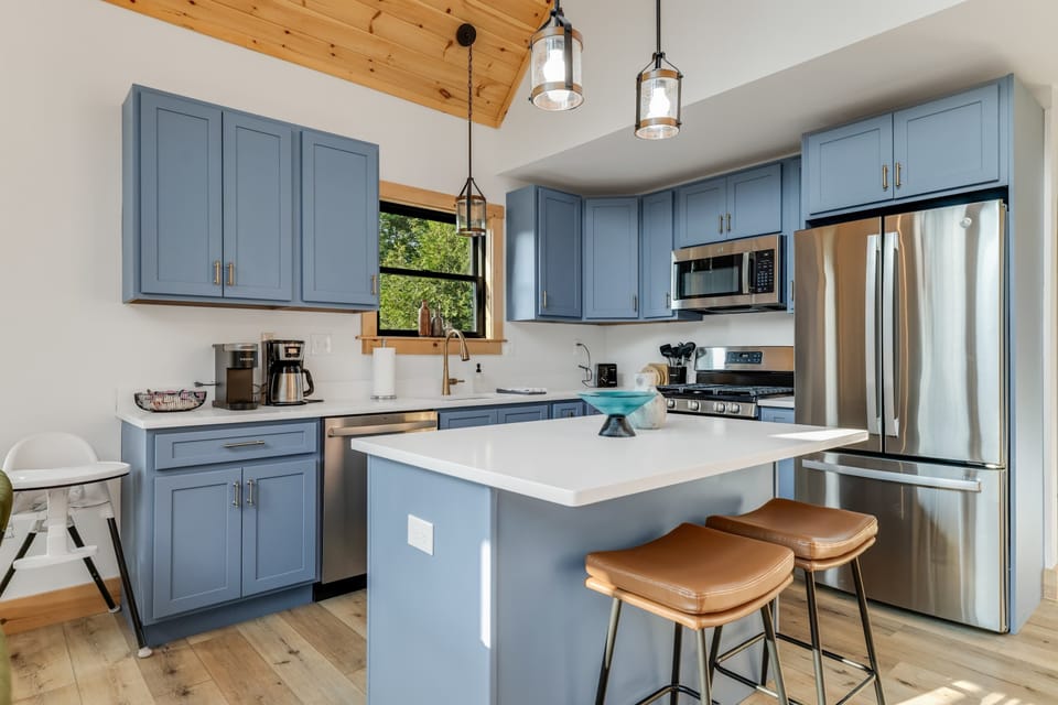 Stainless appliances, tons of counter space — cooking for the whole group made easy.