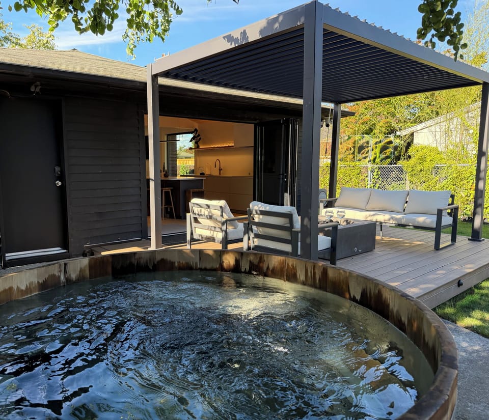 Outdoor spa tub