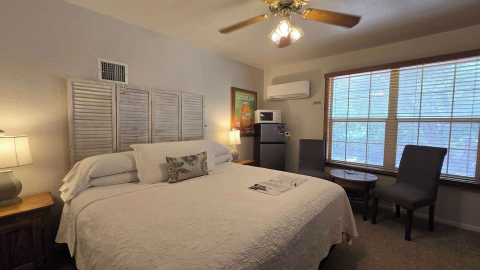 House, Multiple Beds, Kitchen, Garden View (Sweet Pecos) | 4 bedrooms, individually decorated, individually furnished, bed sheets