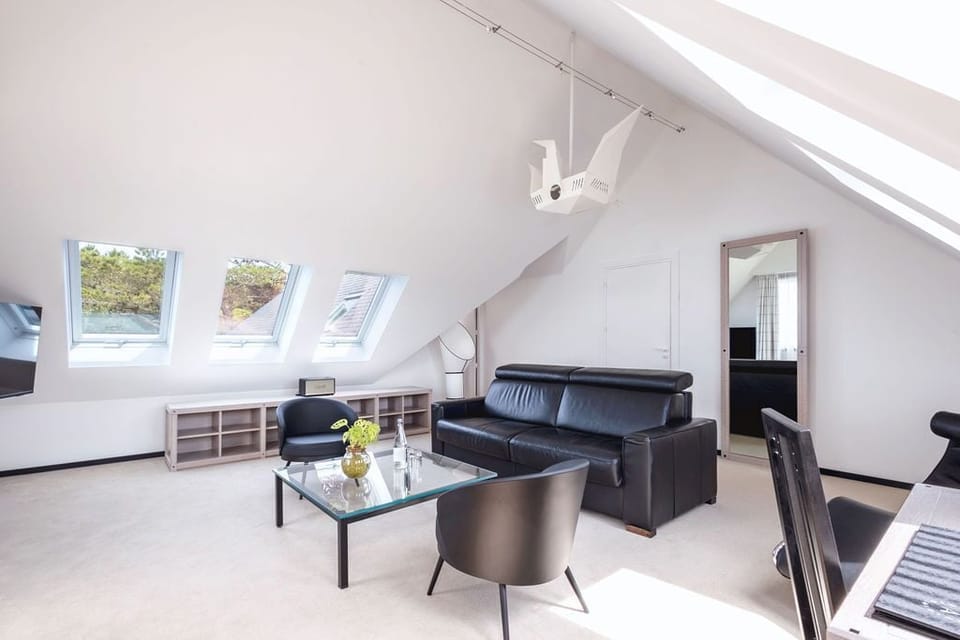 	Family Suite with Spa Access and sea view | Living area | 82-cm flat-screen TV with satellite channels, TV, Netflix