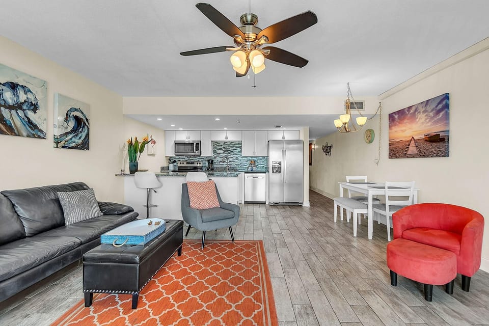 Condo, 2 Queen Beds (Holiday Villas III #709) | Living area