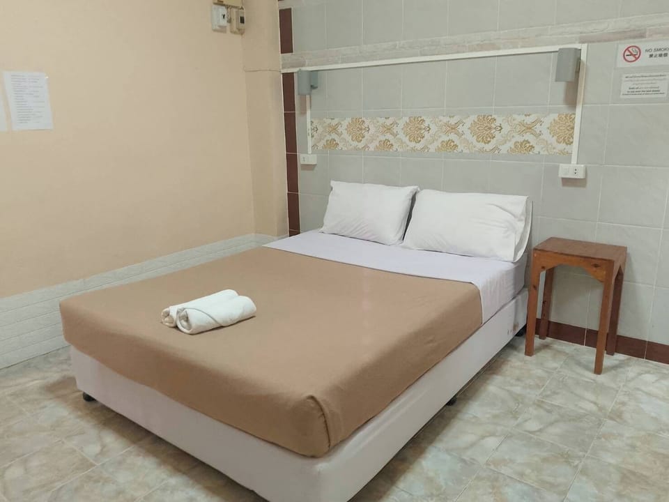 Standard Double Room, Non Smoking | WiFi (free), bed sheets