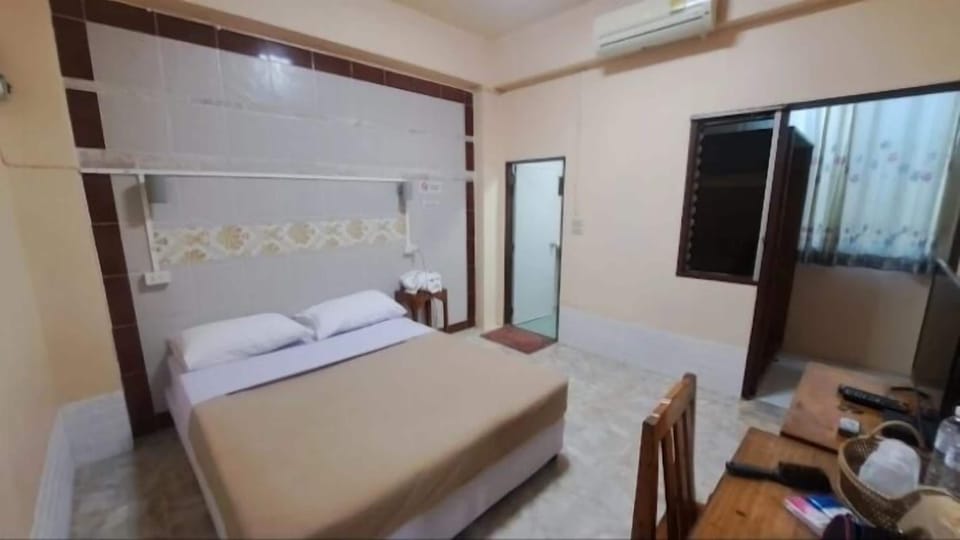 Standard Double Room, Non Smoking | WiFi (free), bed sheets