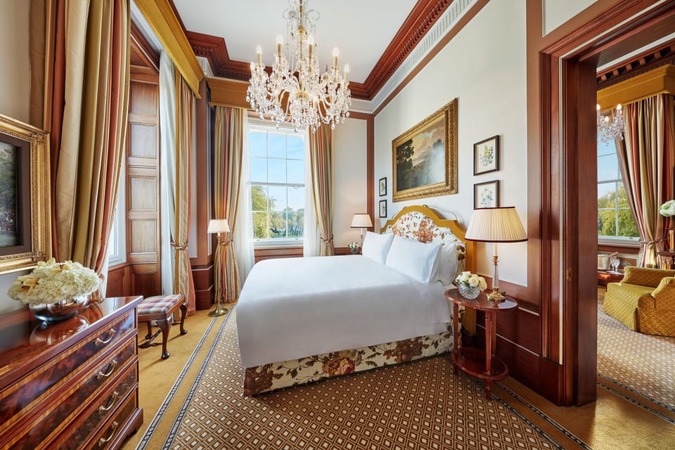 Suite, Corner (Hyde Park) | Premium bedding, minibar, in-room safe, desk