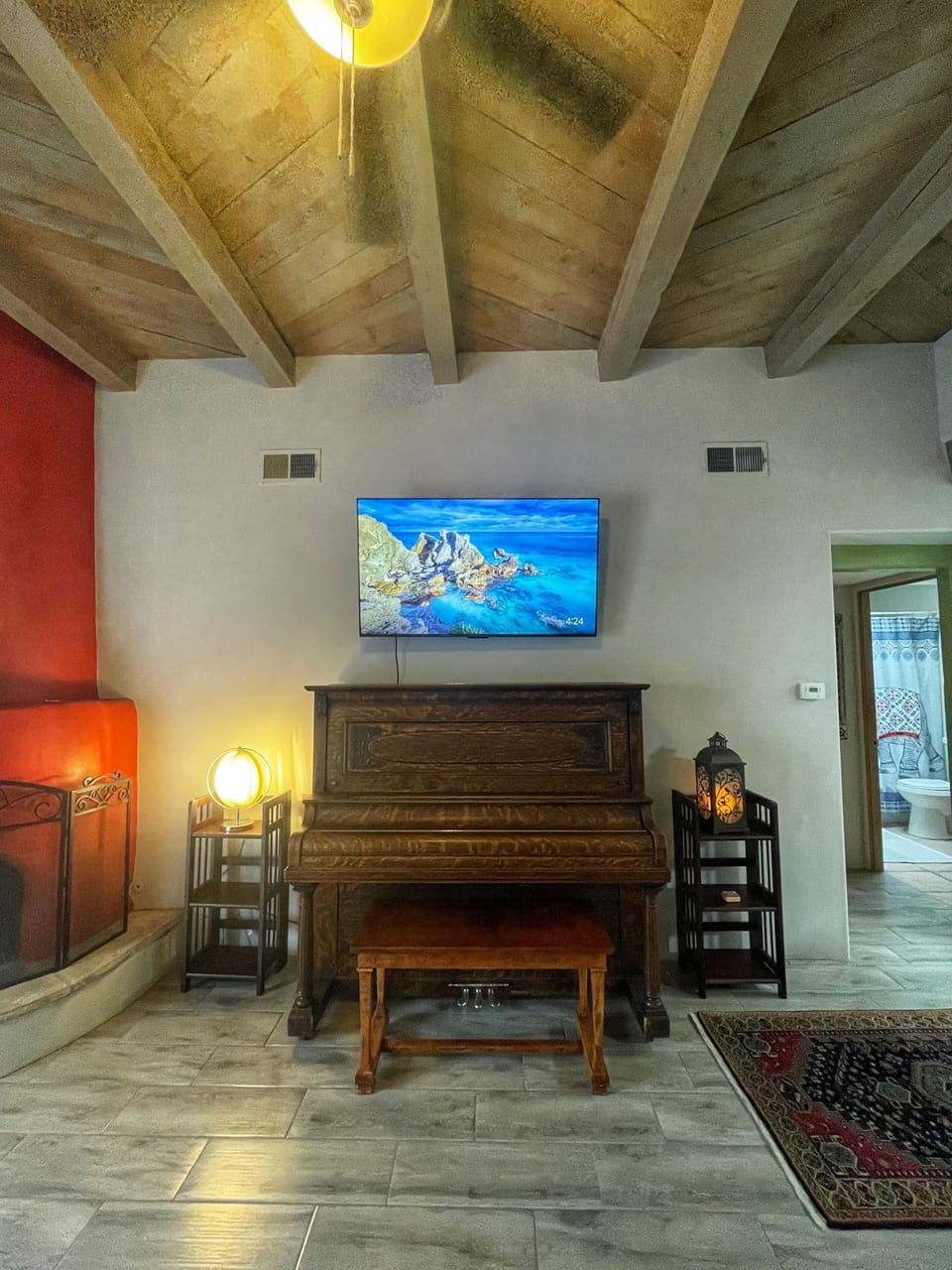 Living room with Vintage, working Piano.