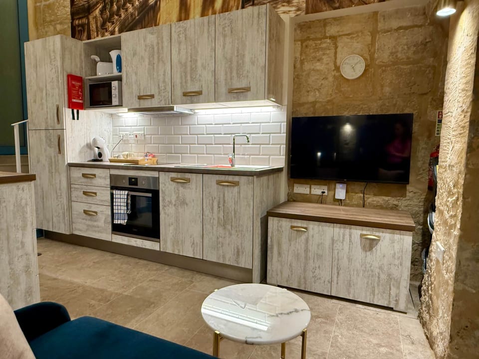 Barrakka Suite Kitchen_Living