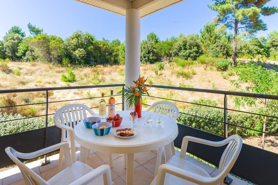 Open the door and step out onto your private terrace/balcony!