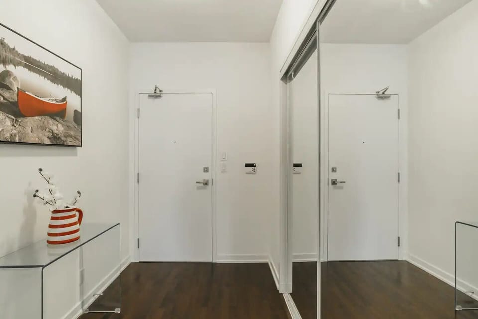 Deluxe Room, Balcony, City View | Interior