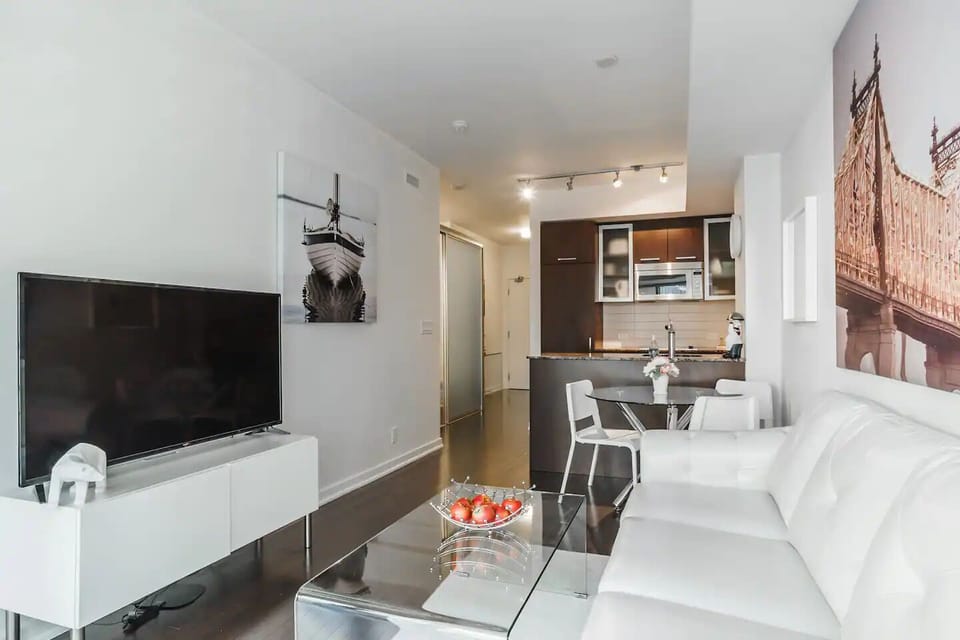 Deluxe Room, Balcony, City View | Living area
