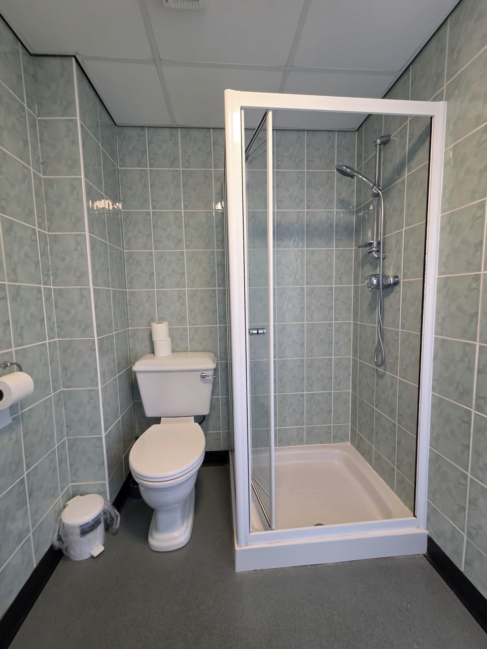 Standard Single Room | Bathroom | Free toiletries, hair dryer (on request), towels, soap