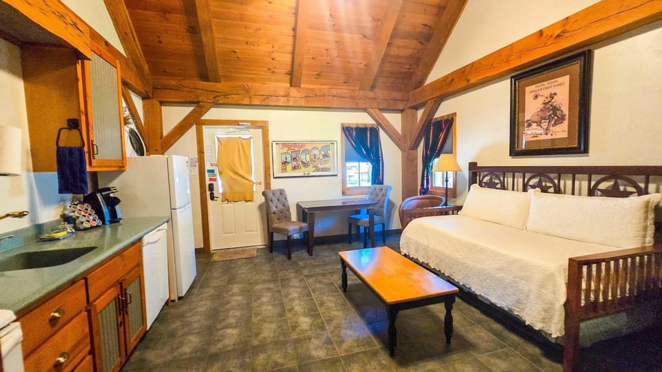 Condo, Multiple Beds, Kitchen, Garden View (Pecos) | Interior