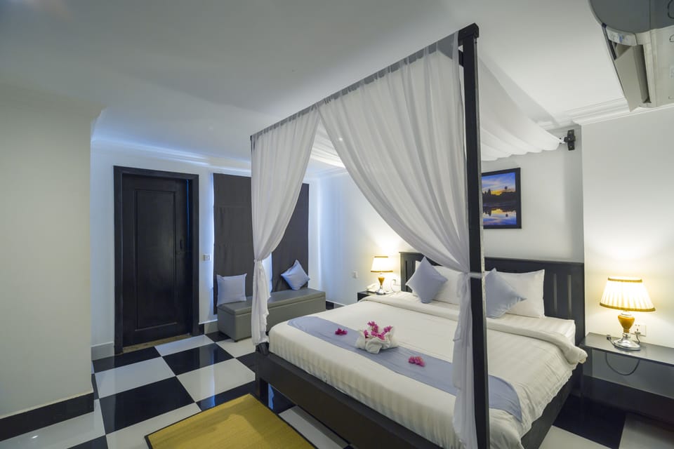 Deluxe Double Room, Pool View | Minibar, in-room safe, desk, iron/ironing board