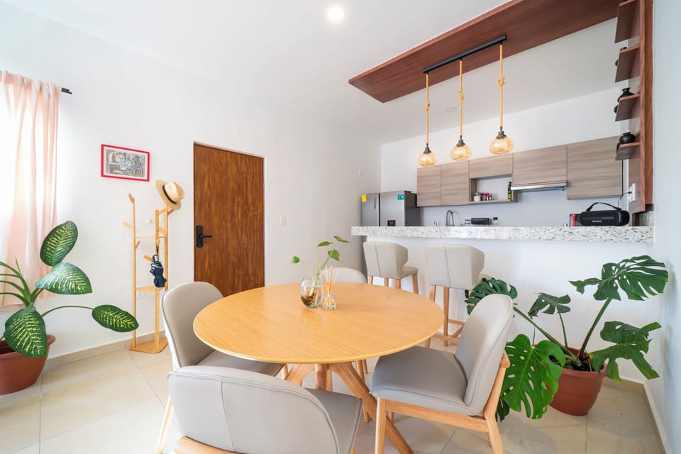 Deluxe Apartment, Balcony, City View | Dining