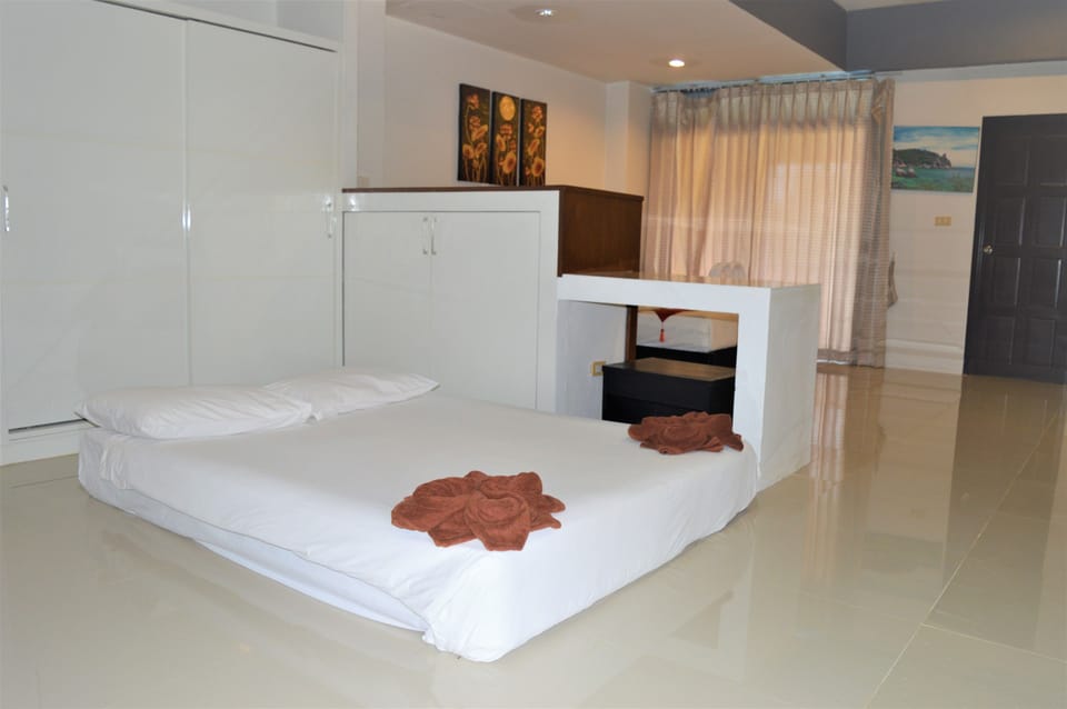 VIP Room | Desk, rollaway beds (surcharge), WiFi (free)