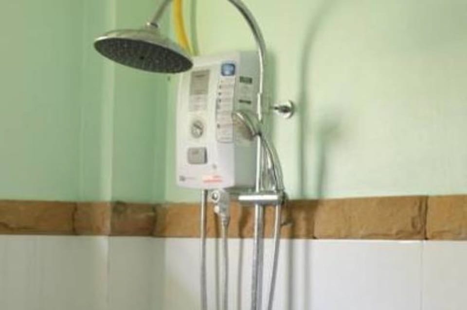 Shower, free toiletries, towels