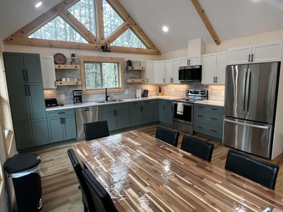 Wandering Bear Cabin (2509)