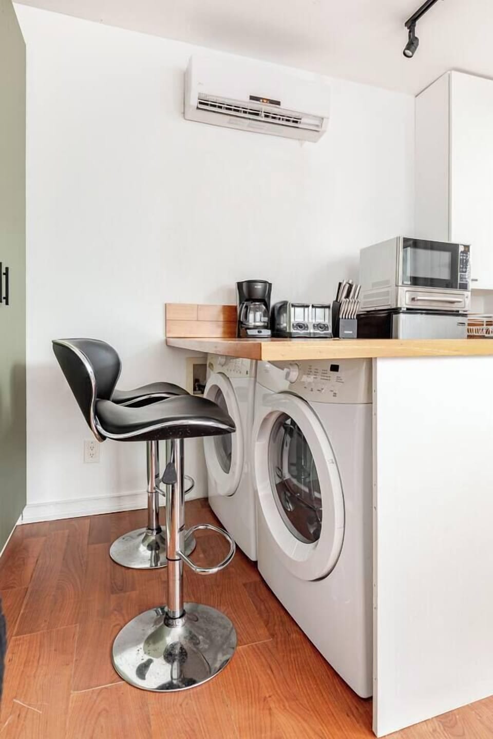 In-unit washer and dryer for your convenience!