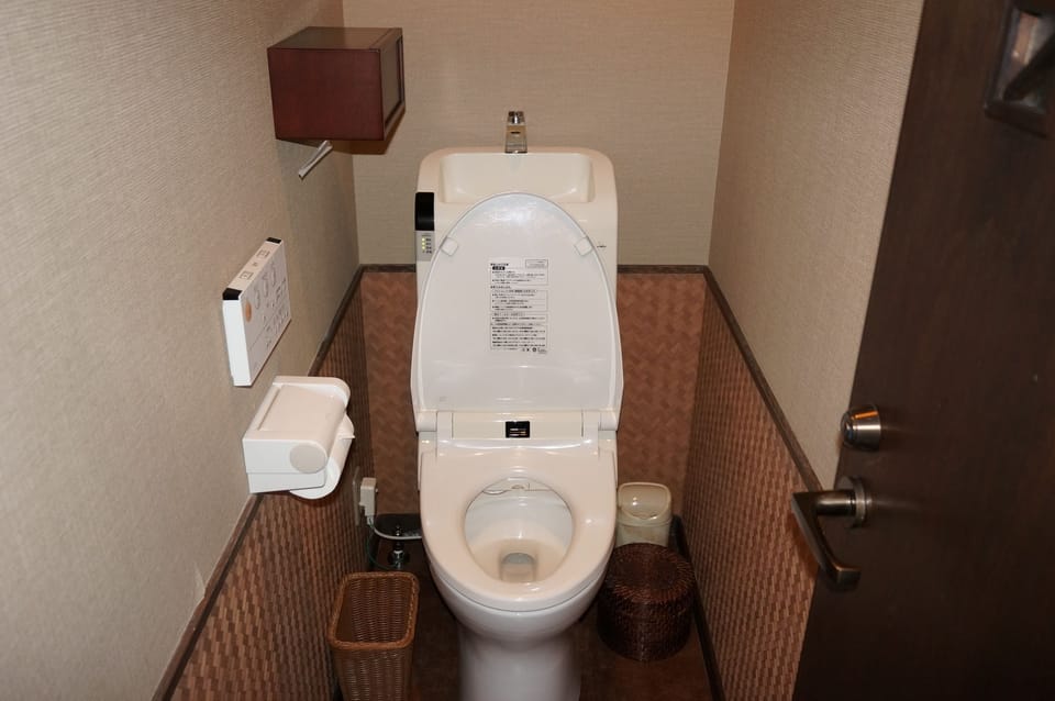 Yushinan "Sawarabi" - With a free-flowing hot spring open-air bath | Bathroom | Free toiletries, hair dryer, slippers, bidet