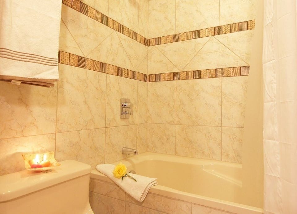 Standard Double Room, 1 Queen Bed | Bathroom