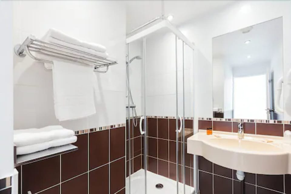 Shower, free toiletries, hair dryer, towels