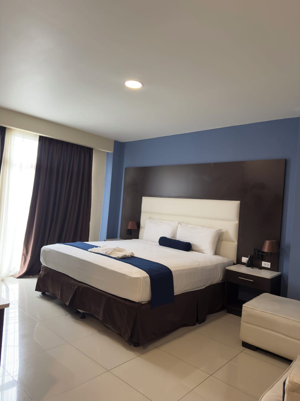 Junior Room, City View | Desk, WiFi (free)