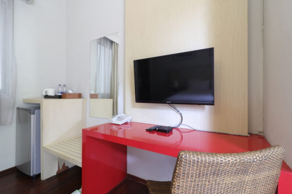 Deluxe Room | Television