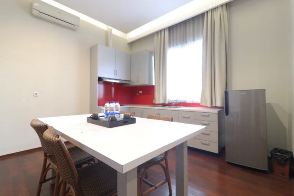 Family Room | Private kitchen | Fridge, electric kettle
