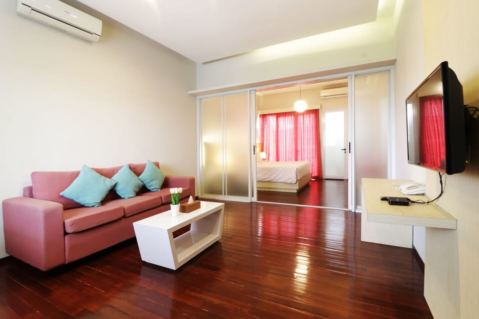 1 bedroom, in-room safe, desk, laptop workspace