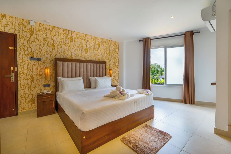 Superior Triple Room | Desk, laptop workspace, iron/ironing board, WiFi (free)