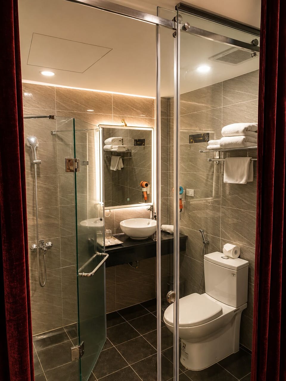 Deluxe Double Room | Bathroom
