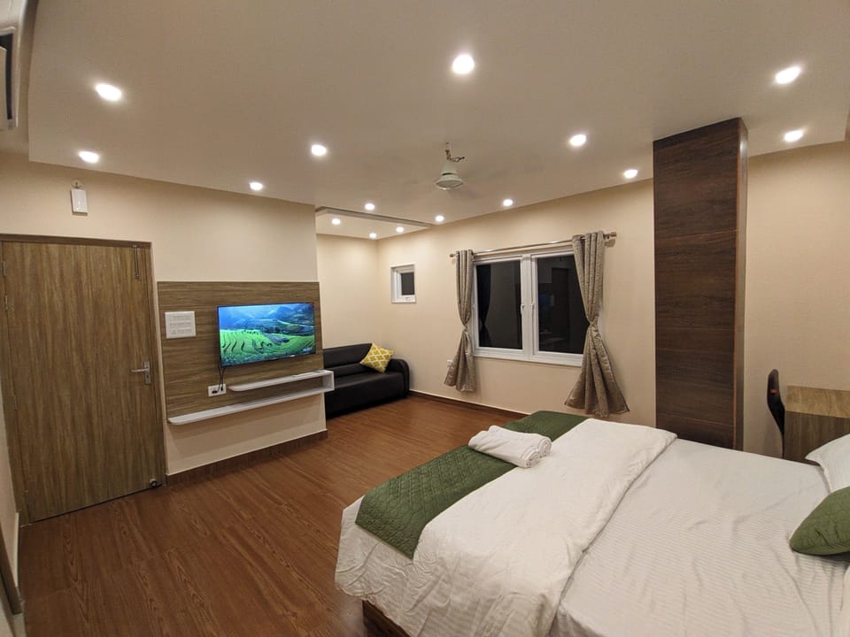 Premium Room, City View | Desk, laptop workspace, WiFi (free)