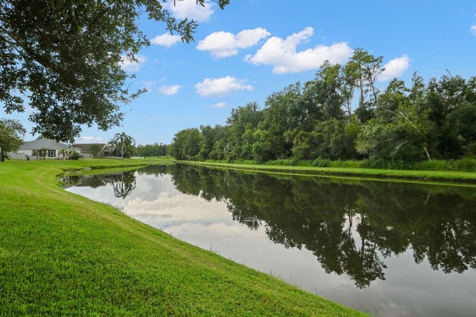 A peaceful canal-front view right outside your door — perfect for morning coffee or an evening breeze.