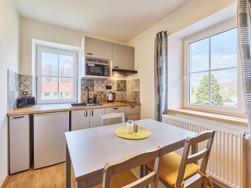 Wood, Home, Apartment, Sash Window, Wood Stain, Hardwood, Kitchen