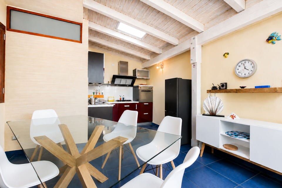 Autumn, Kitchen, Living Room, Spring, Summer