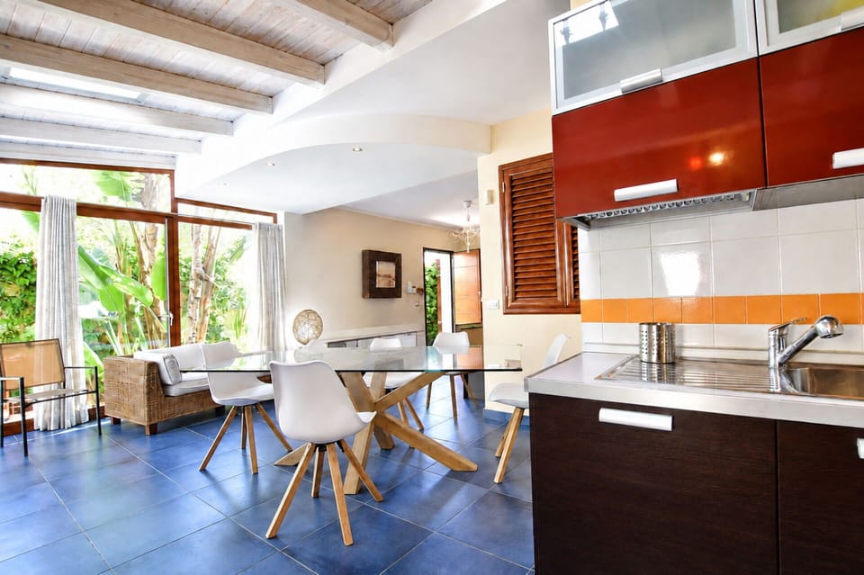 Autumn, Kitchen, Living Room, Spring, Summer