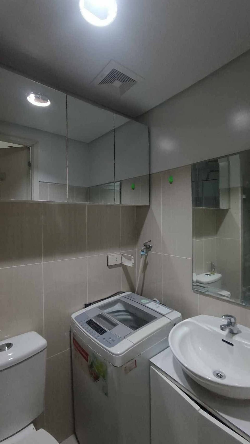 Yare 1Br Condo Beautifully Designed Facing Mall of Asia at Shell Residences Apartment in Pasay