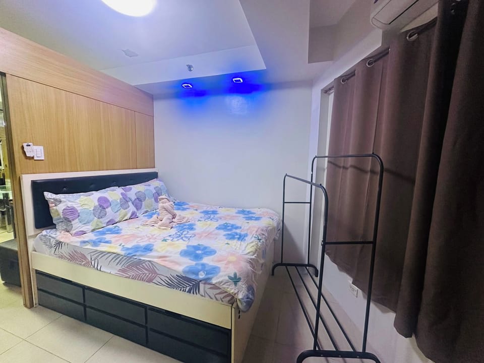 Ritzy 1Br Condo Facing Mall Of Asia at Shell Residences Apartment in Pasay
