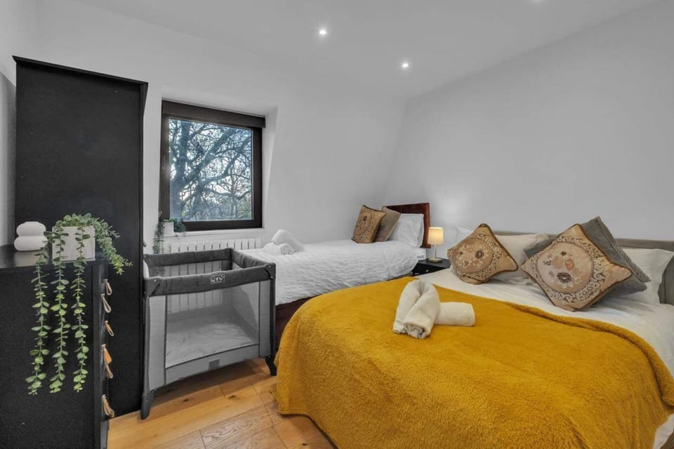 2 bedrooms, iron/ironing board, WiFi (free), bed sheets